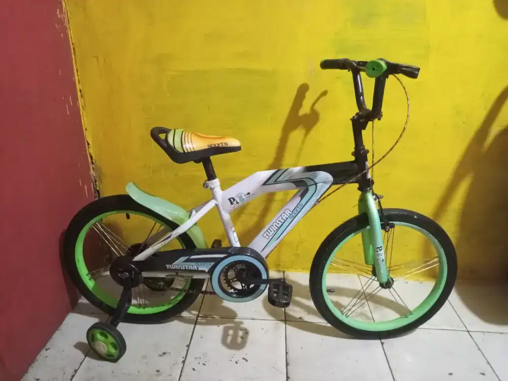SEPEDA ANAK COWOK UKURAN 18 plus RODA BANTU KOKOH SIAP PAKAI