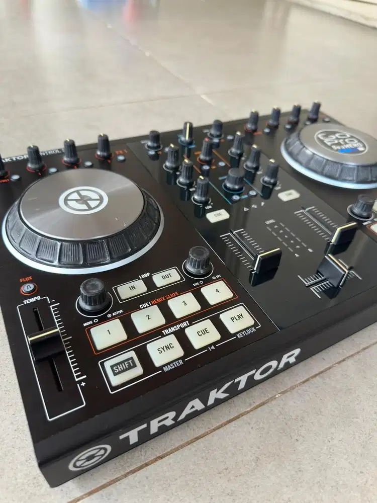 Alat DJ Traktor S2 MK2