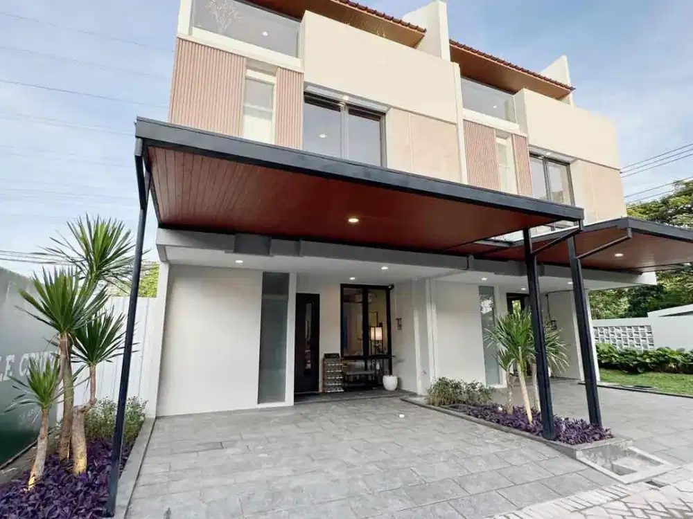 DIJUAL rumah di Manyar Tirtoyoso 3 Lantai/ Attic room!