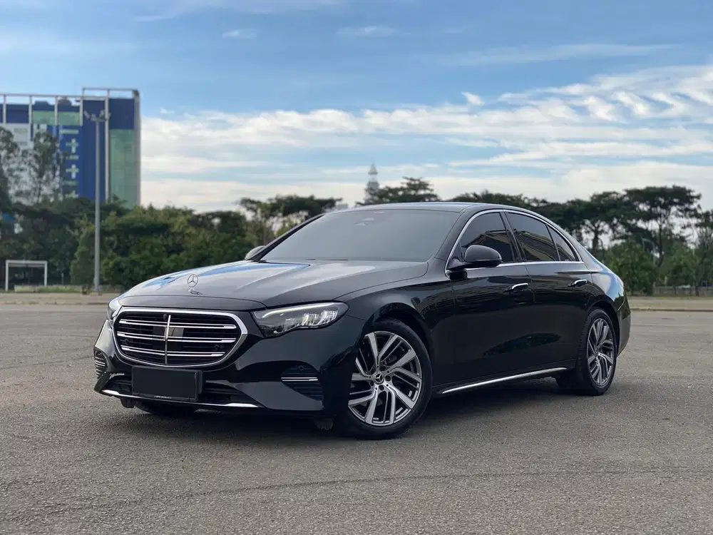 Mercedes Benz E200 W214 M254 EQ-Boost 2024 Hitam Mulus Terawat DP Low