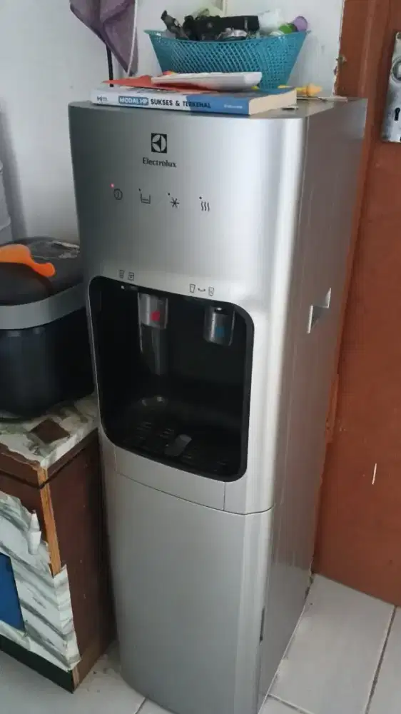 Dispenser Electrolux Cold dan Hot