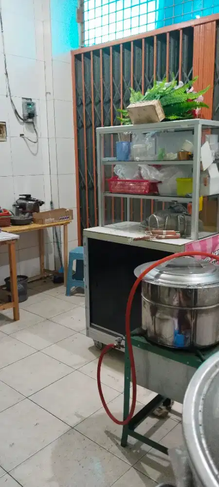 Set showcase + dandang mie+ meja