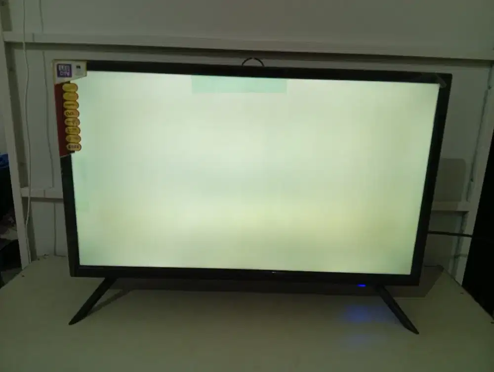 Tv second masih nyala