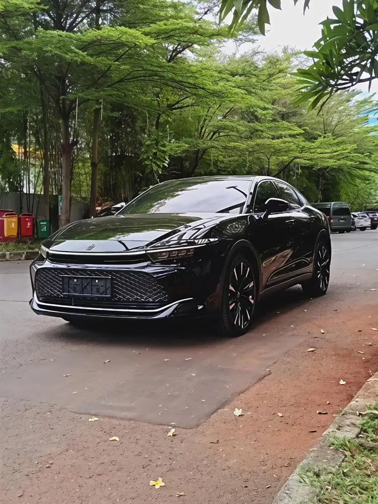 TOYOTA CROWN RS ADVANCE CROSSOVER 2023 – BLACK ON BLACK