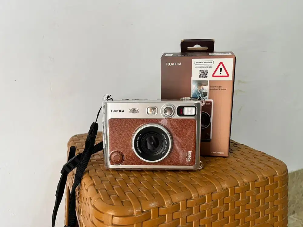 FUJIFILM instax mini evo