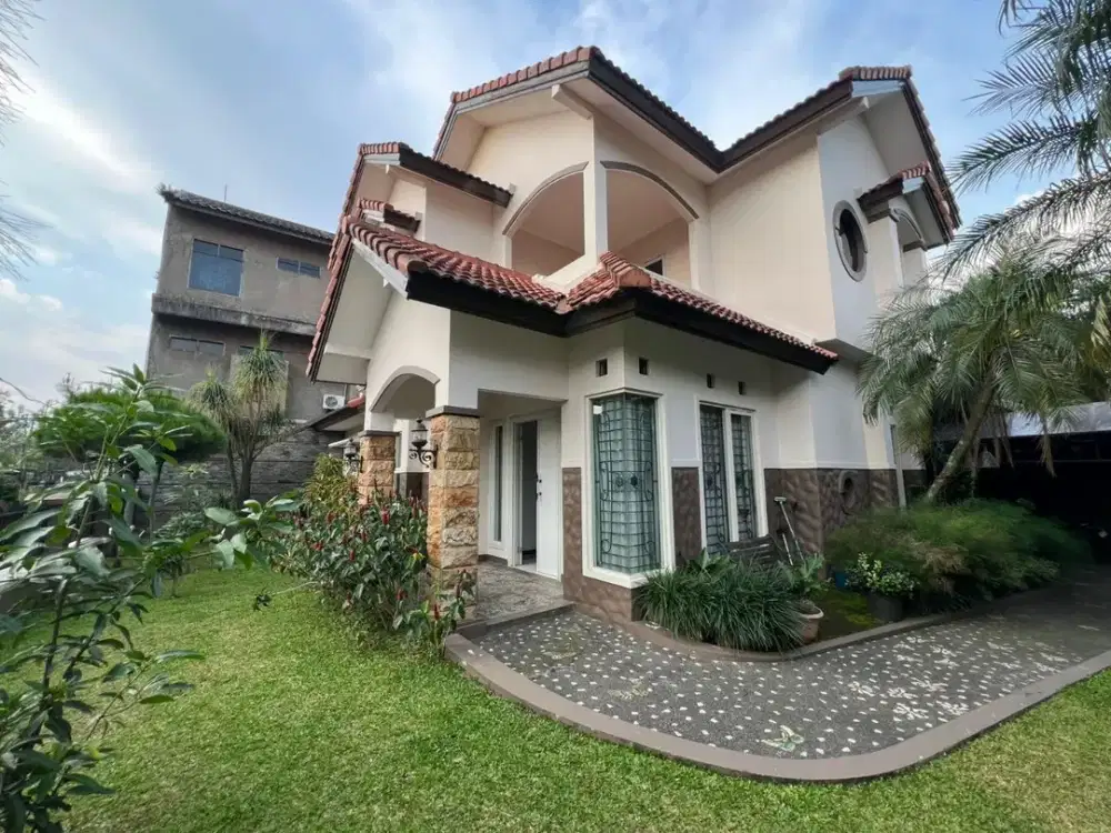 Rumah Hook Mewah di Suryalaya Cijagra Bandung Luas 379m2 SHM