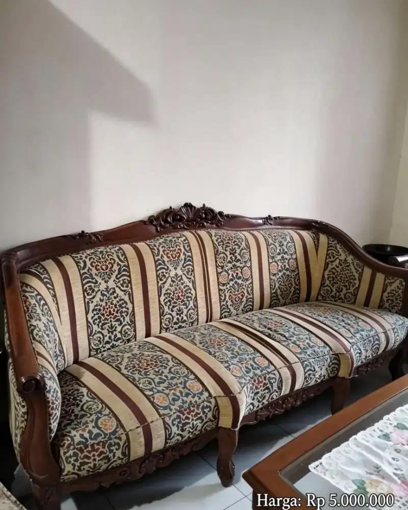 Sofa Antik Ukiran Klasik