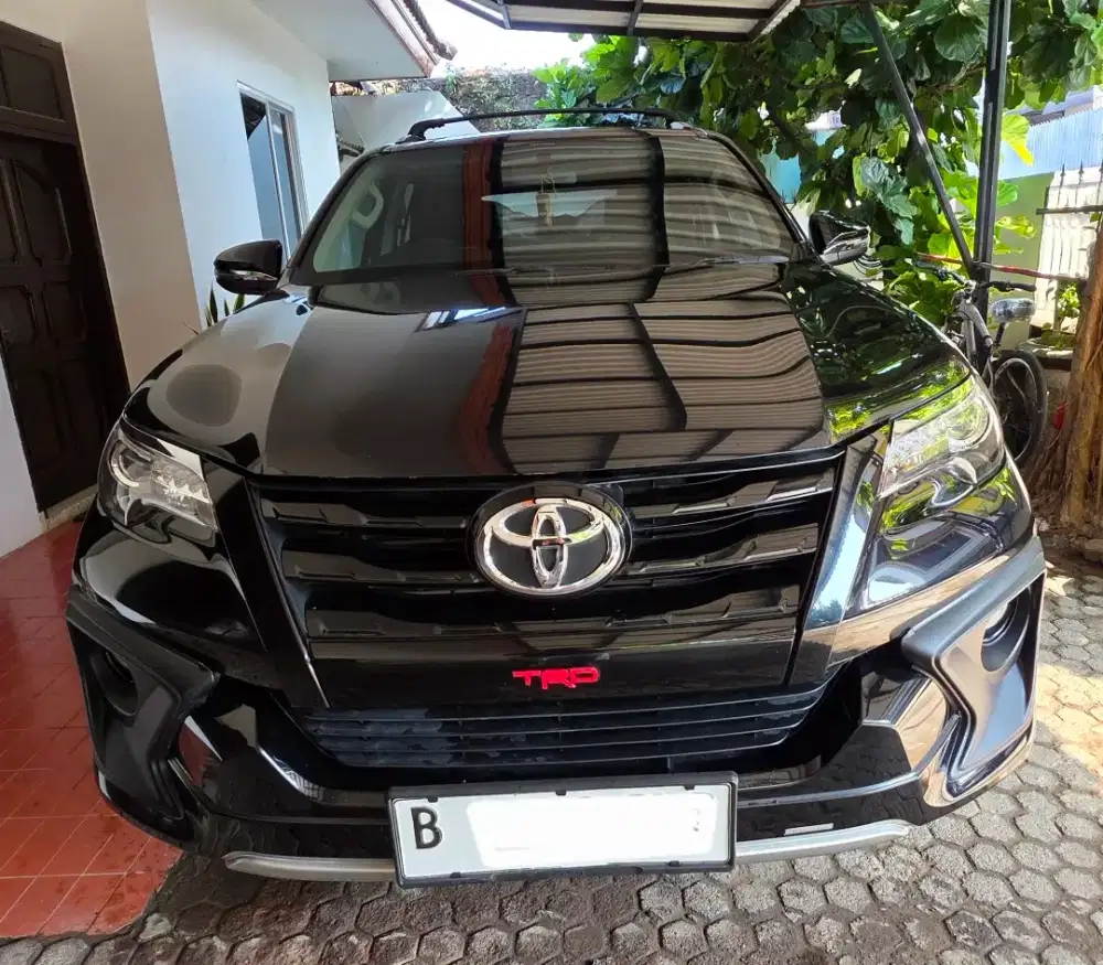 《 KM 35 RB》Toyota Fortuner VRZ 2018 / 2017 TRD AT ANTIK
