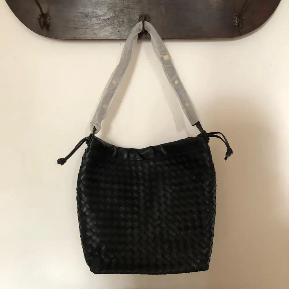 Tas Wanita (Intrecciato Black)
