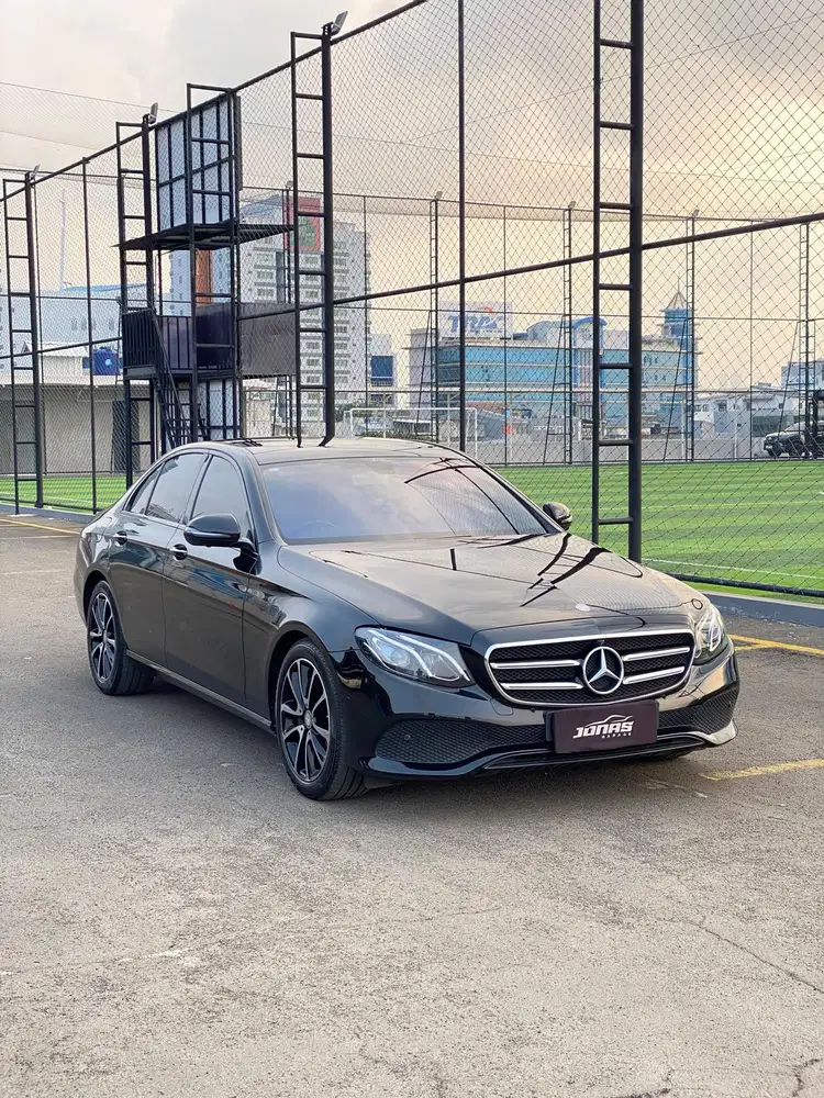 MERCY E300 AVG 2016 HITAM