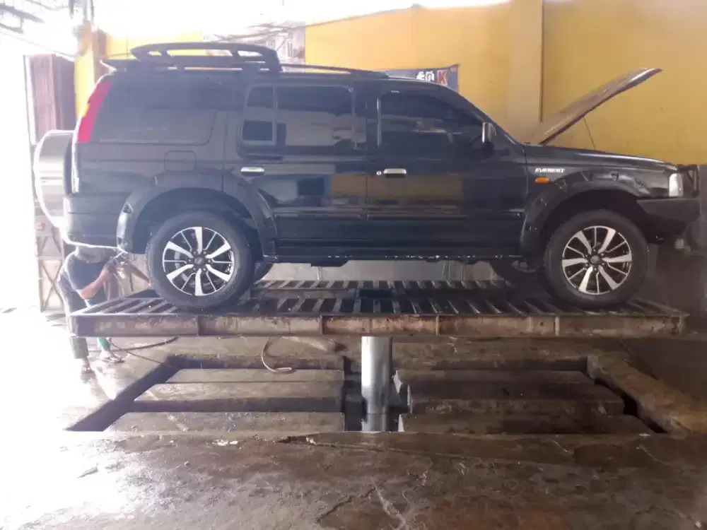 Ford Everest 2005 hitam