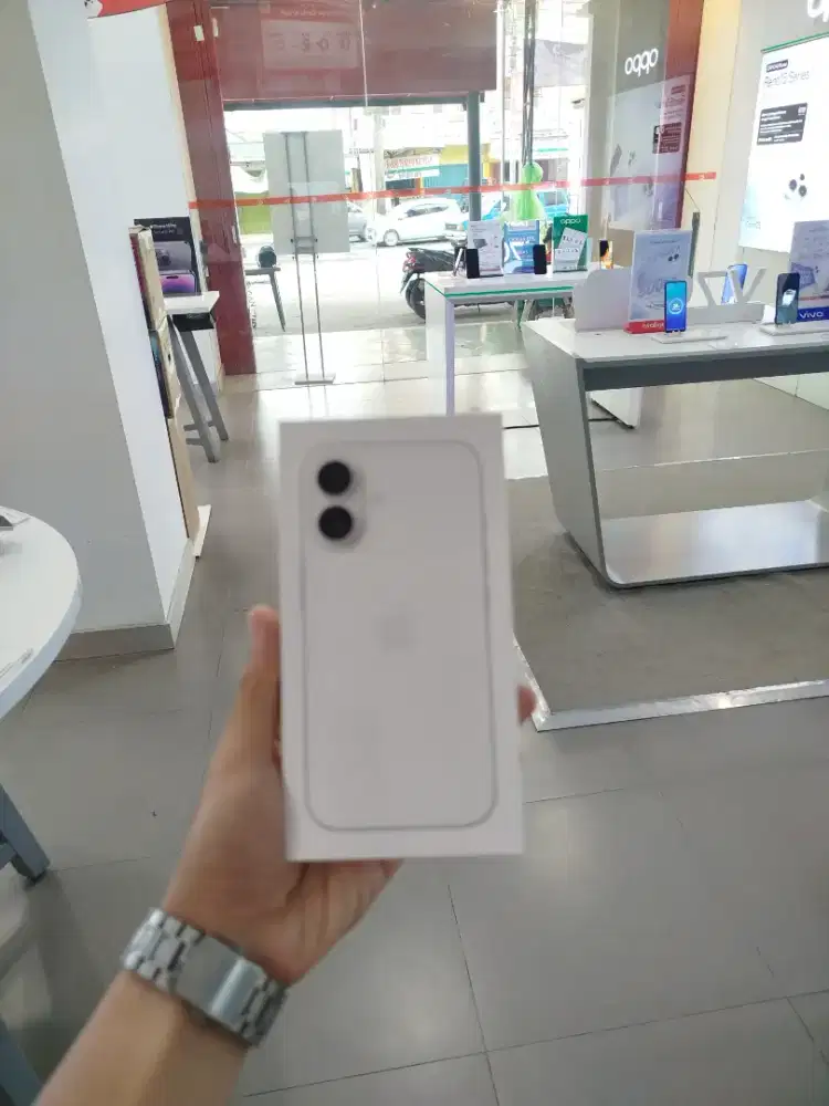 IPHONE 17 128 NEWW