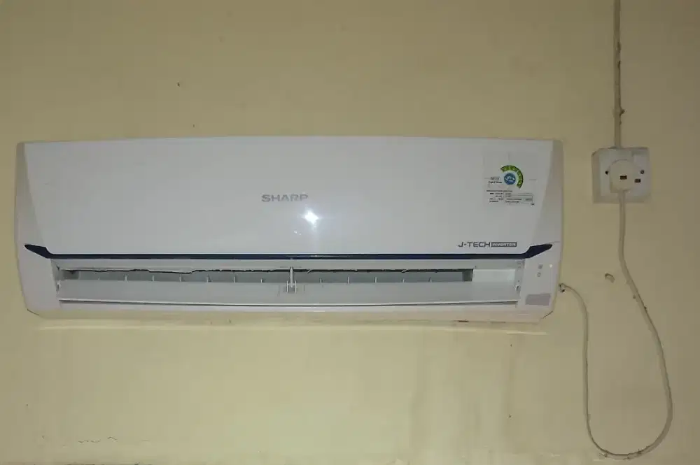 Sharp J-tech inverter 1 pk