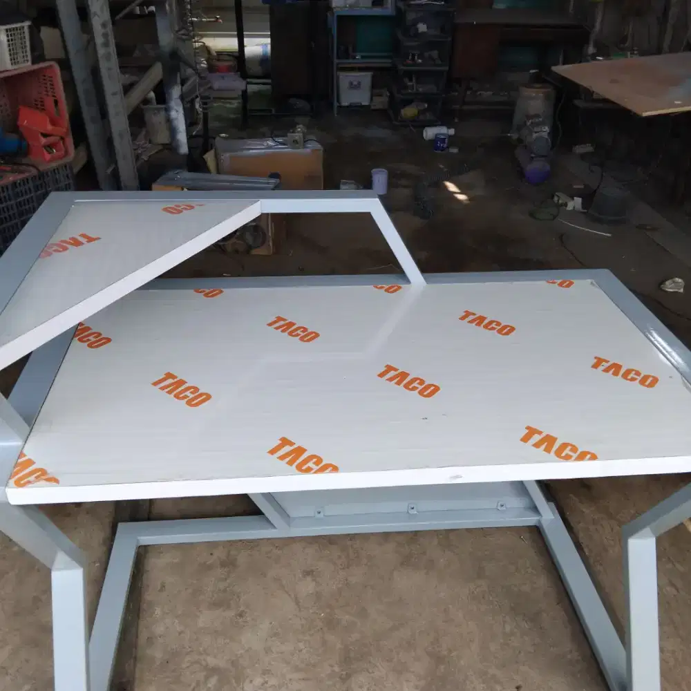 Meja kantor indutrial