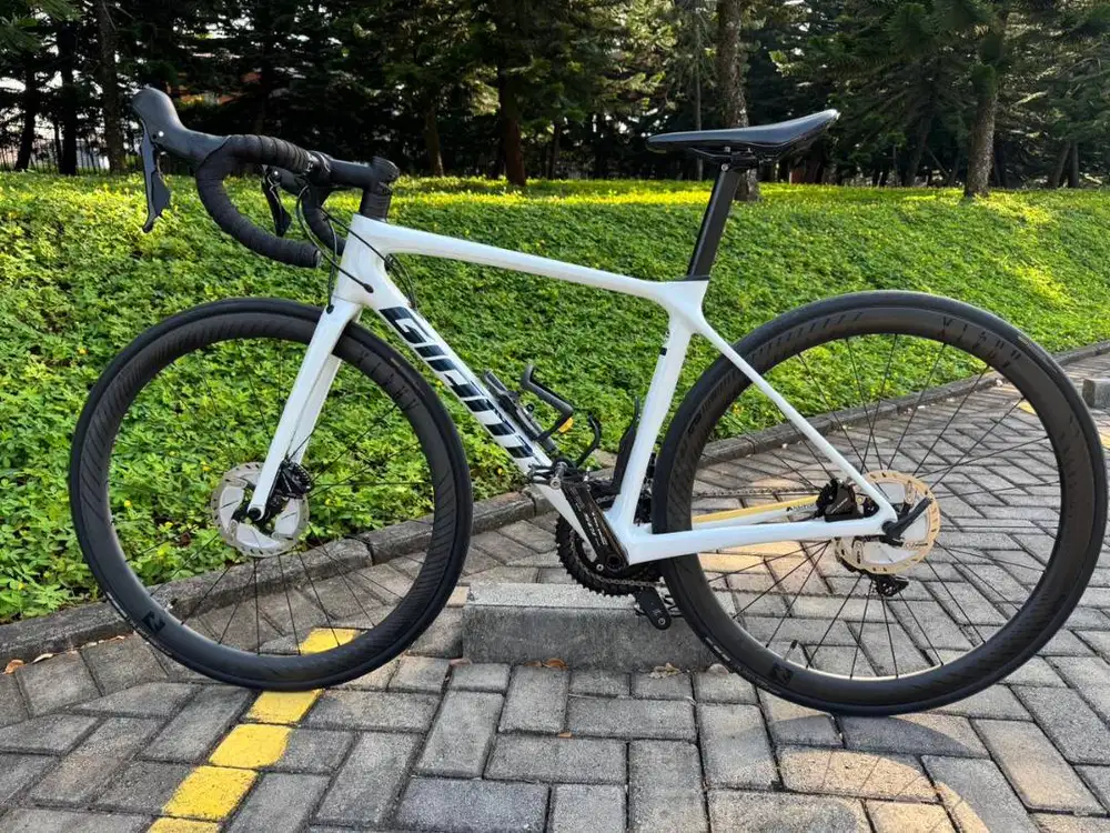 Giant  Tcr adv 2 SE Size S Pembelian 2021dijual tanpa Wheelset + ban