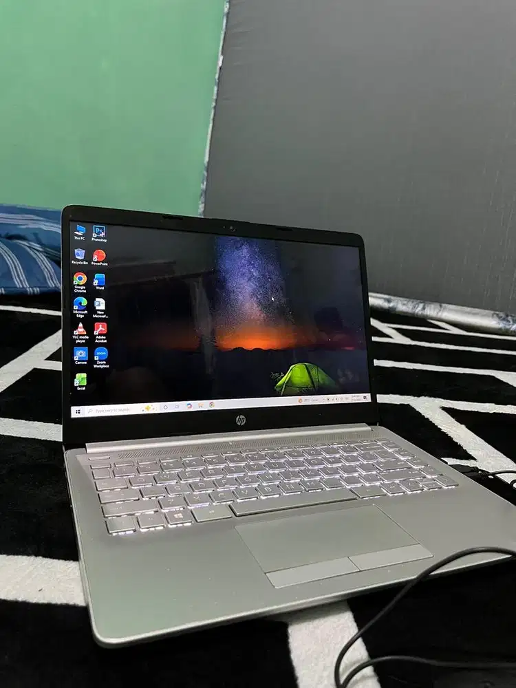 Laptop HP DK0XXX SSD 256GB RAM 4GB Mulus No Minus Siap Pakai