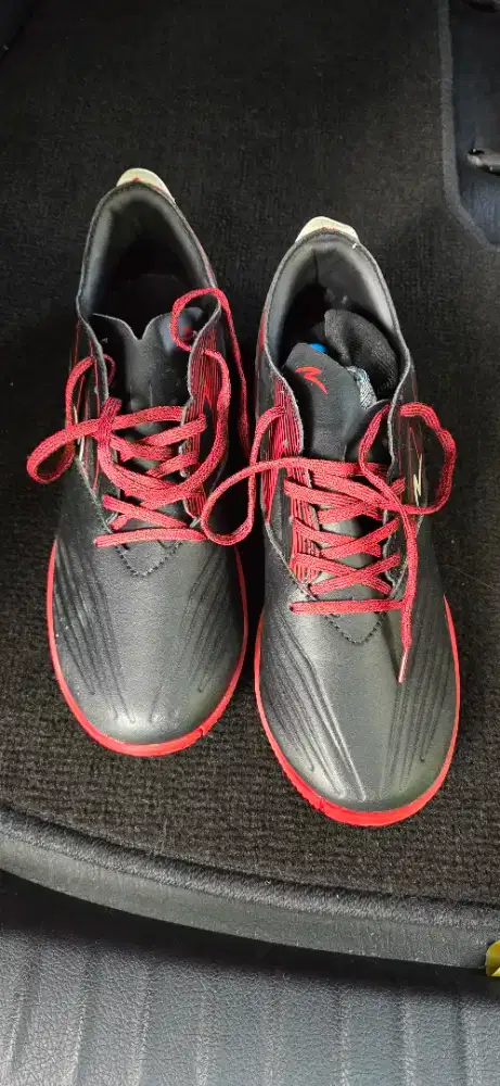 Sepatu futsal 99%