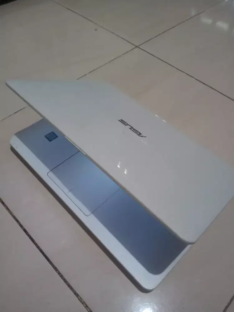 Laptop asus processore intel core i3  ram 4gb hdd 500gb masih segel