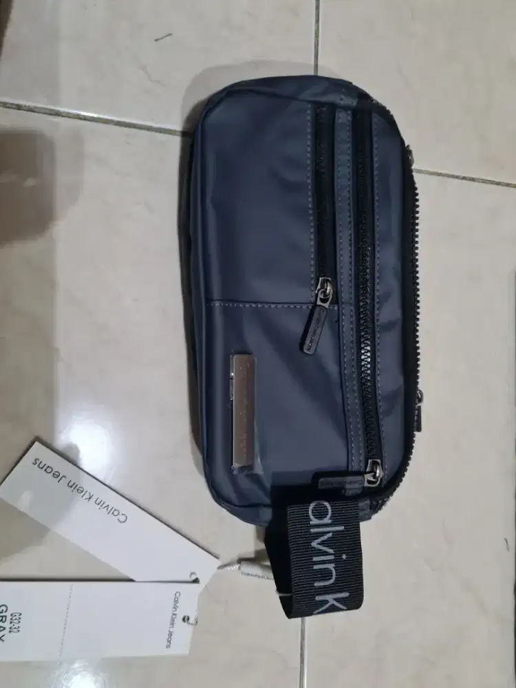 Tas tenteng TNF.  import