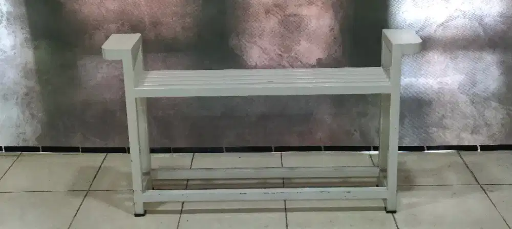 Kursi makan rangka besi kokoh