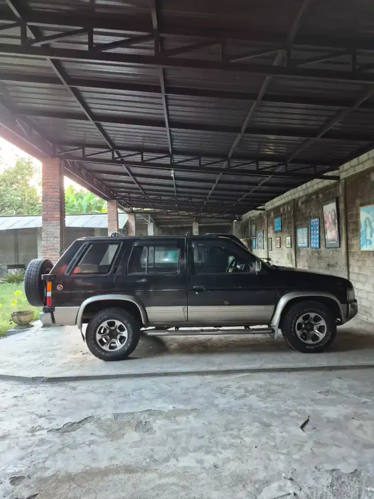 Terrano produksi pertama AJ Limited 1995