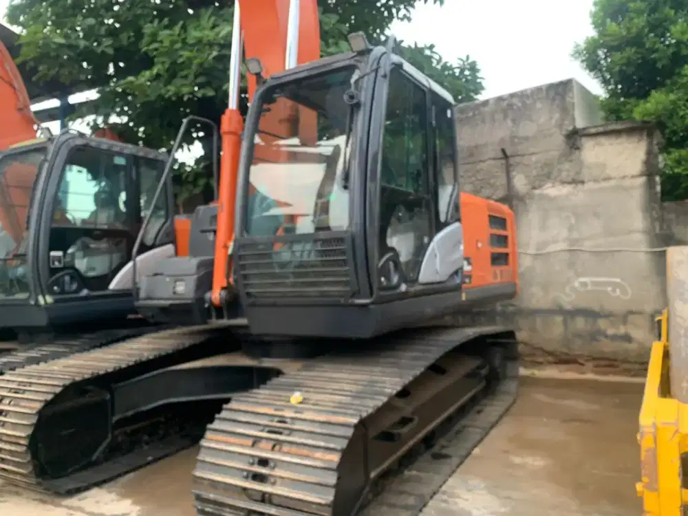 Exavator hitachi zaxis 200 5g tahun 2022 dan 2023