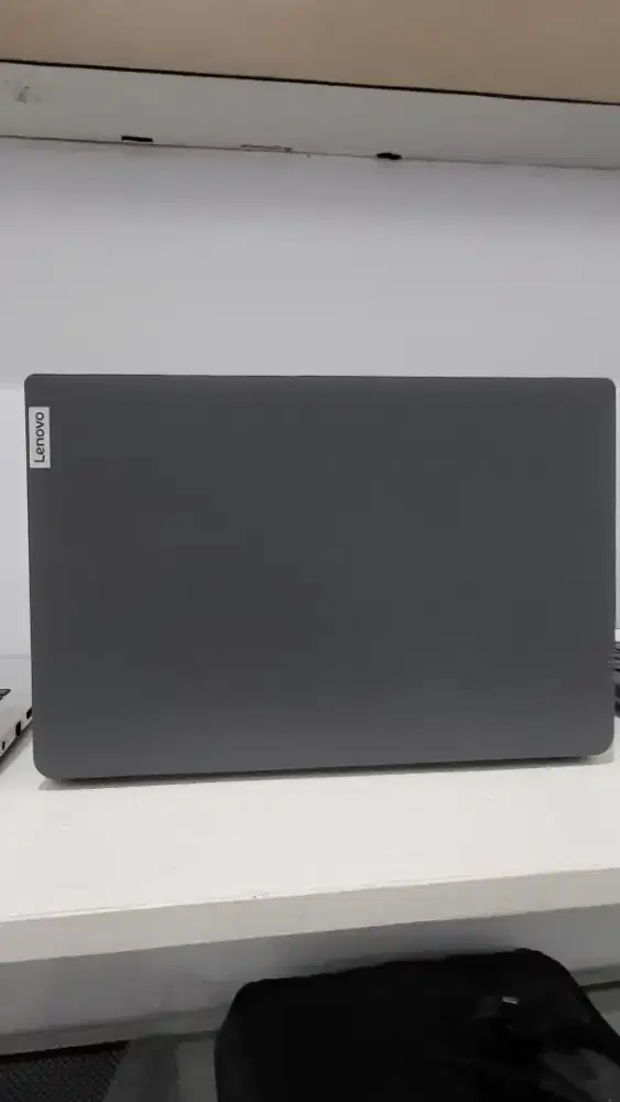 Laptop lenovo garansi on