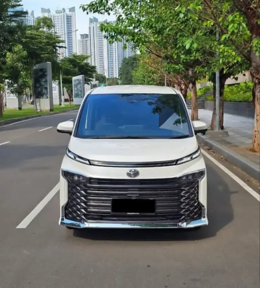 Toyota Voxy 2022