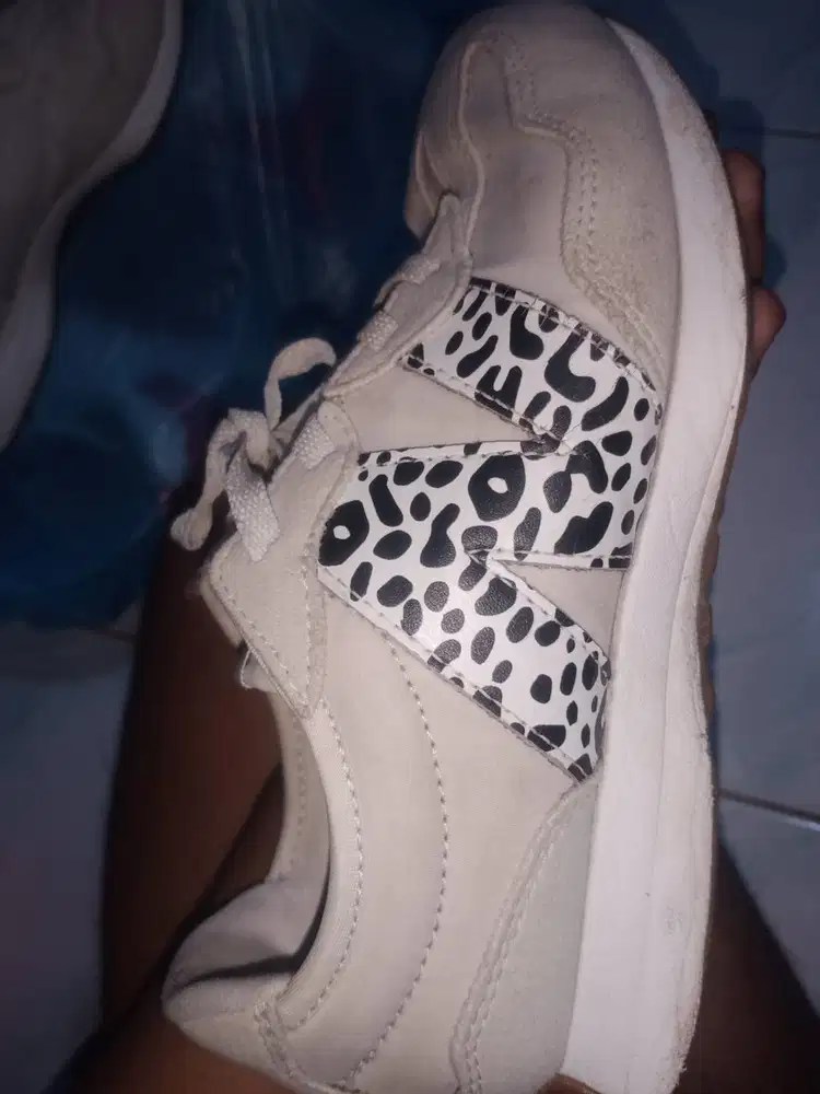 Sepatu new balance leopard