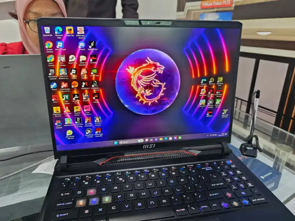 JUAL LAPTOP KESAYANGAN, TIDAK ADA RUSAK DAN MINUS, CUMAN BUTUH UANG