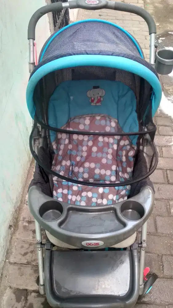Stroller Merek Does Normal