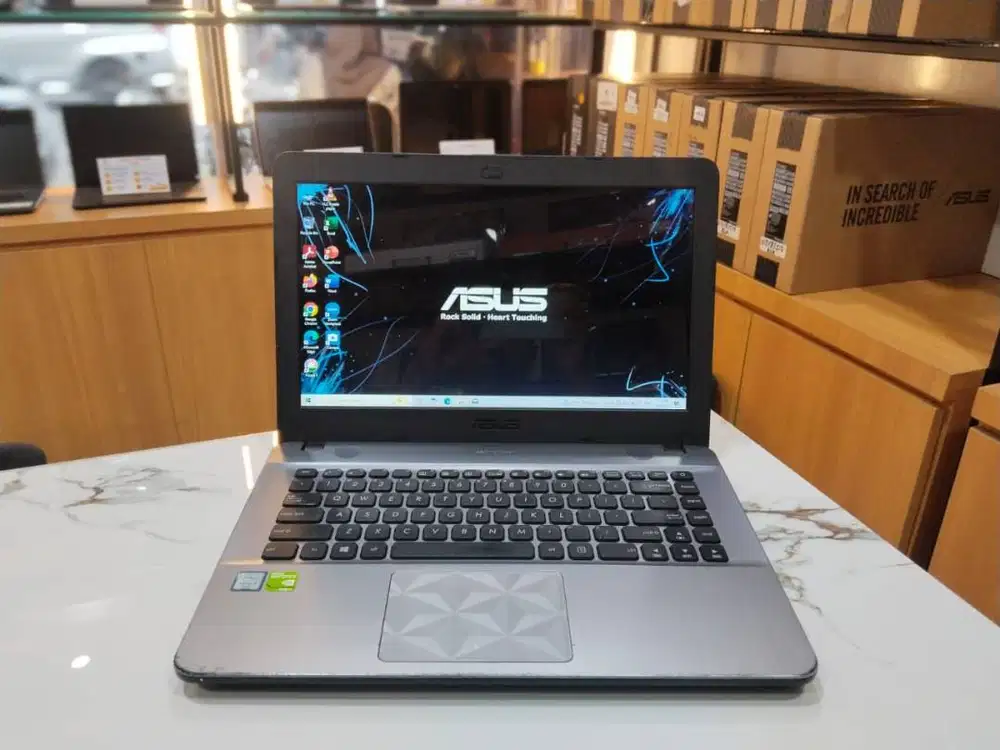 ASUS X441U CORE I3-6006U/RAM4GB/SSD256GB/VGA NVIDIA MX920 2GB/SPEK OK