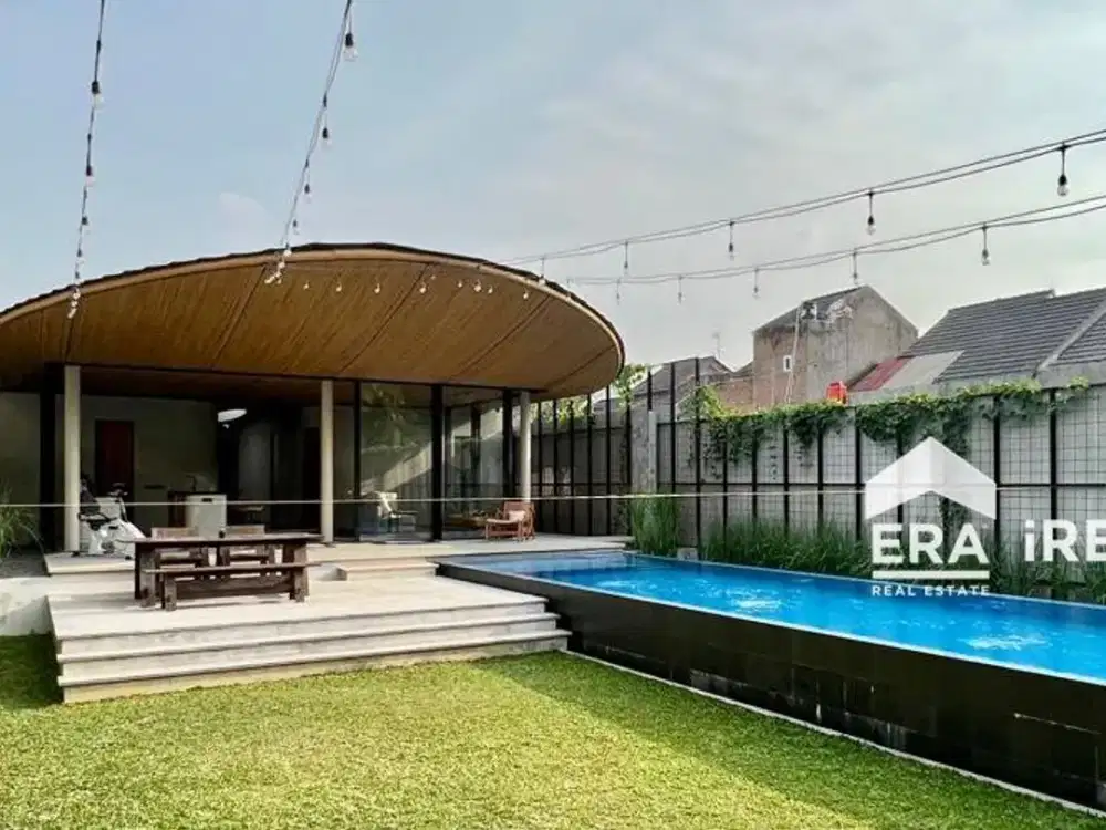 RUMAH MEWAH DIJUAL DI COLOMADU DEKAT DE TJOLOMADOE