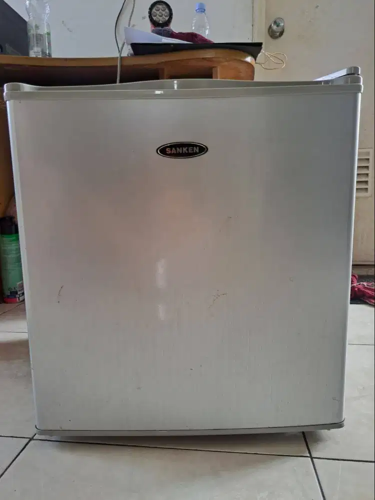 Sanken Kulkas Mini Portable SN 118