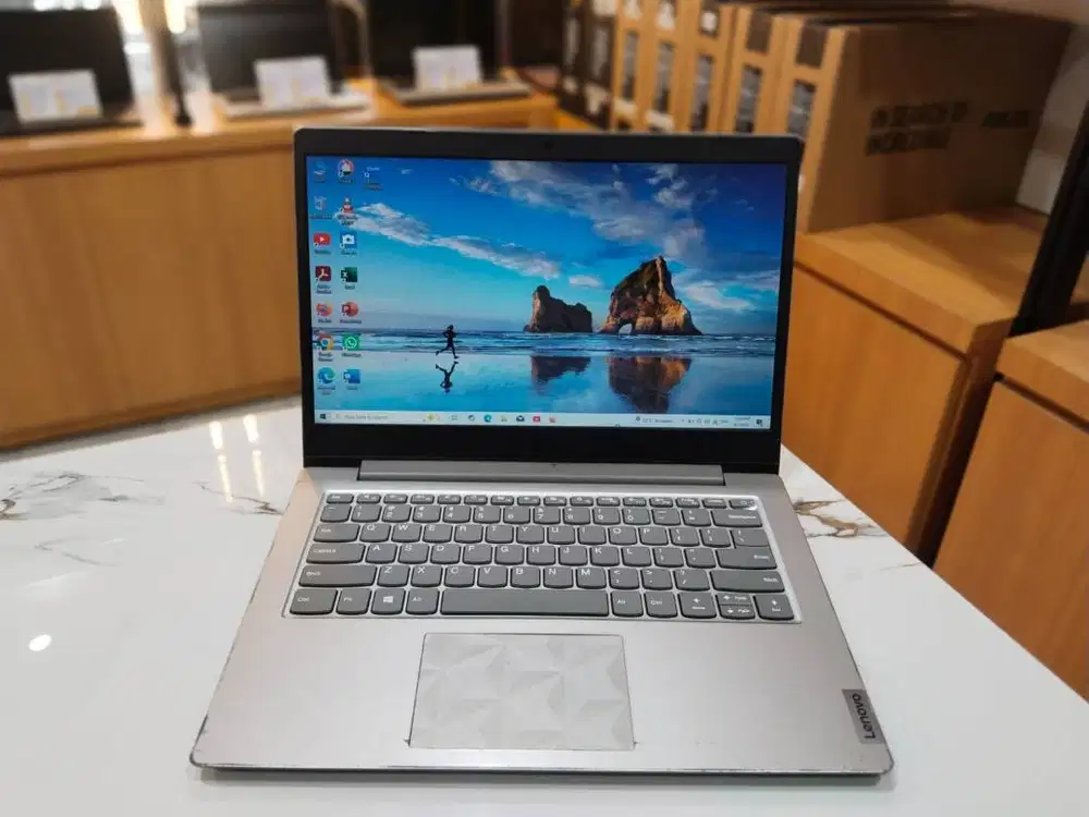 LAPTOP LENOVO 81VS AMD A4-91250E/RAM 4GB/SSD 256GB/SIAP PAKAI
