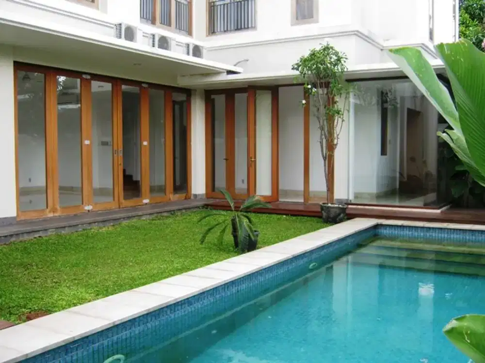 Rumah Mewah Disewakan di Cipete – Private Pool, 4+1 Bedroom, Fully Equipped