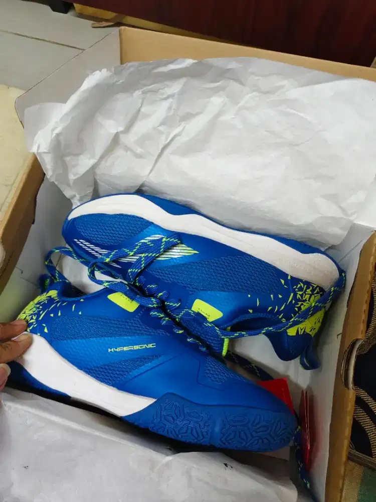 Sepatu badminton lining