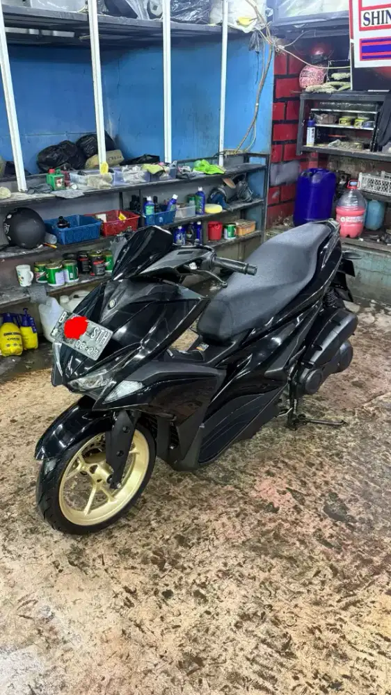 DIJUAL 
AEROX OLD ABS 2019 HITAM VELG GOLD