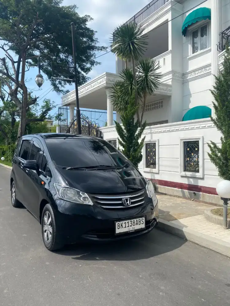 Jual Mobil Honda Freed tahun 2009