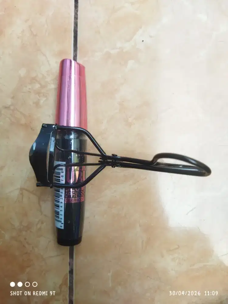 Penjempit Bulu Mata