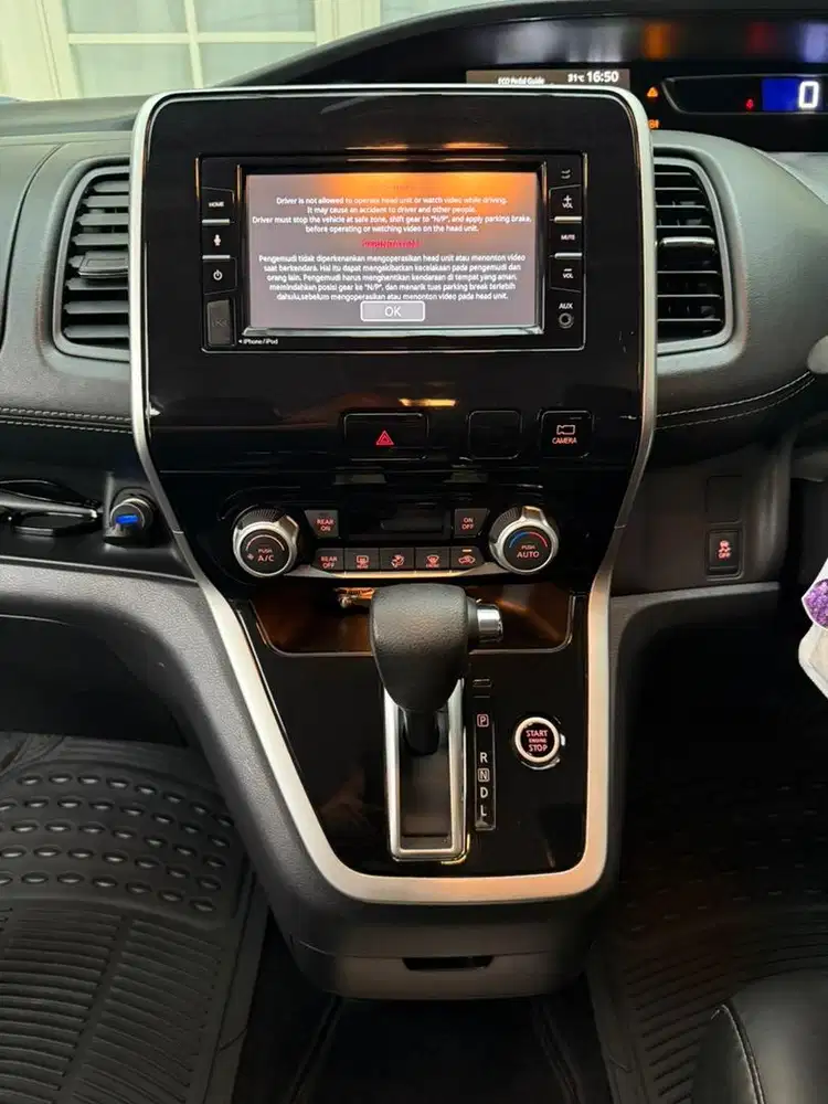Nissan Serena 2019 Red-Black Two Tone