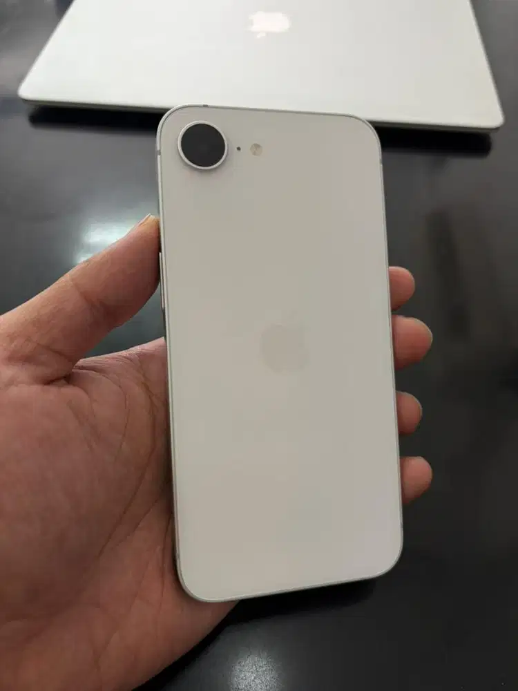 iPhone 16e 128 GB Garansi Resmi Digimap