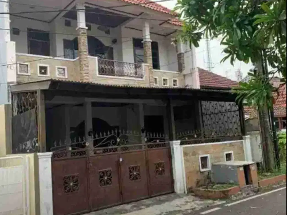 RUMAH MEWAH DI TAMAN PULOGEBANG