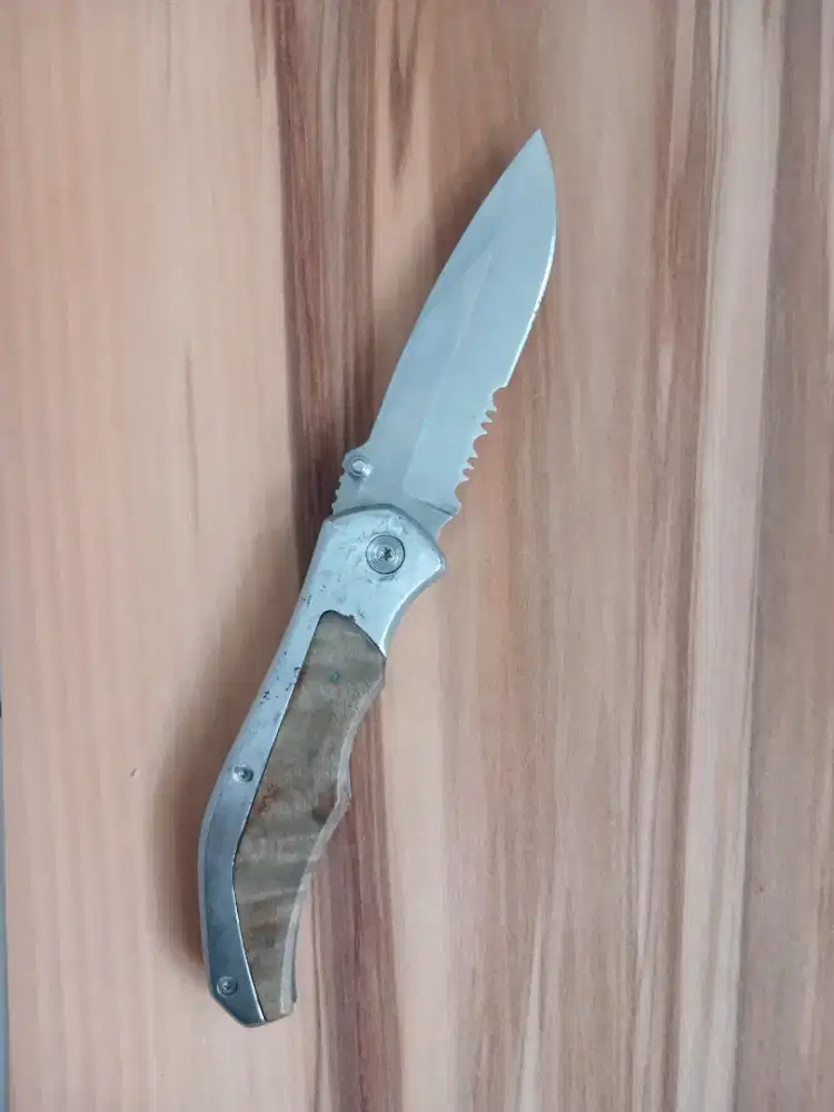 Pisau Survival Eiger