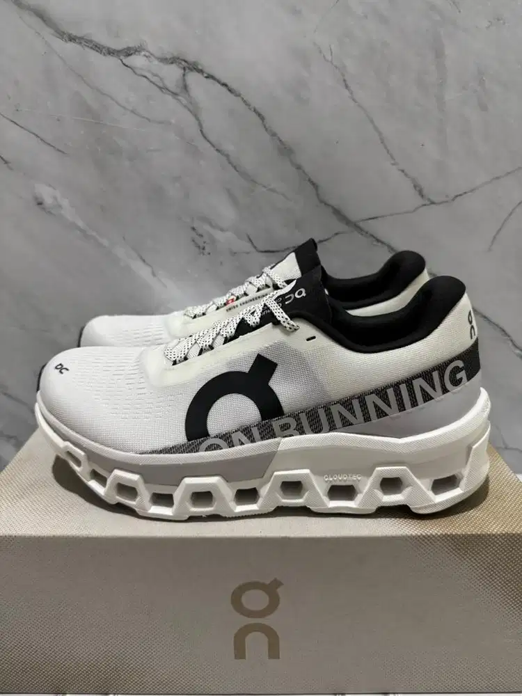 On Cloud Monster White Frost Us 10 // Eur 44 Bnib