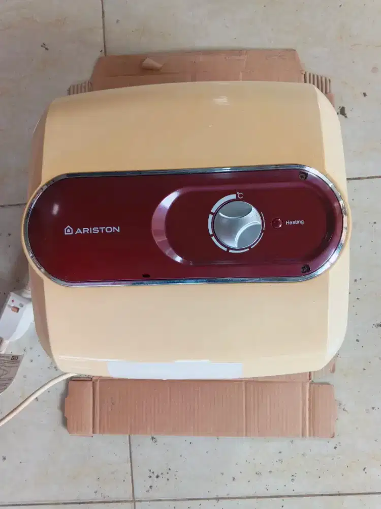 Water heater listrik Ariston 10L