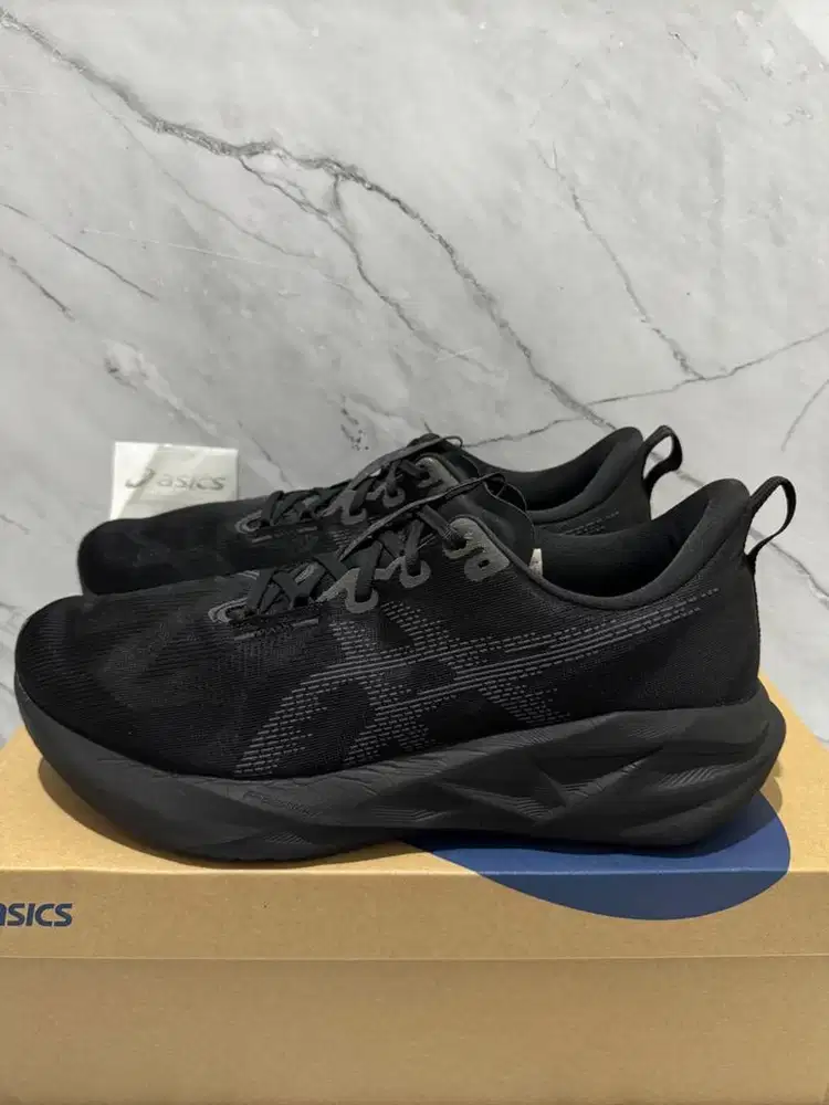Asics Novablast 5 Black Us 12.5 // Eur 47 Vvnds (9.7/10)*Fullset