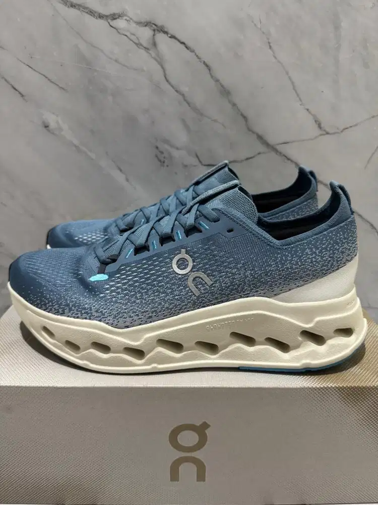On Cloud Surfer Max Dust Ivory Us 11 // Eur 45 Bnib