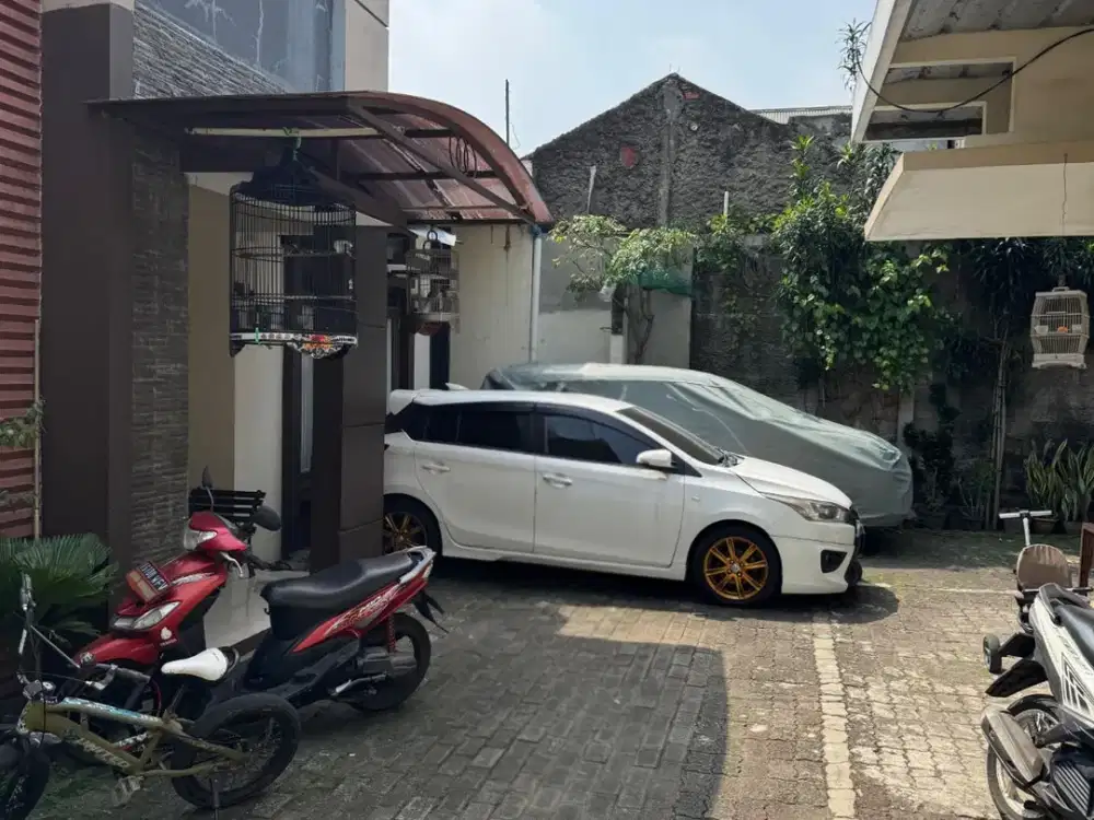 Rumah dengan Toko dan Kontrakan 8 Pintu sudah SHM Lokasi Strategis di Bintaro