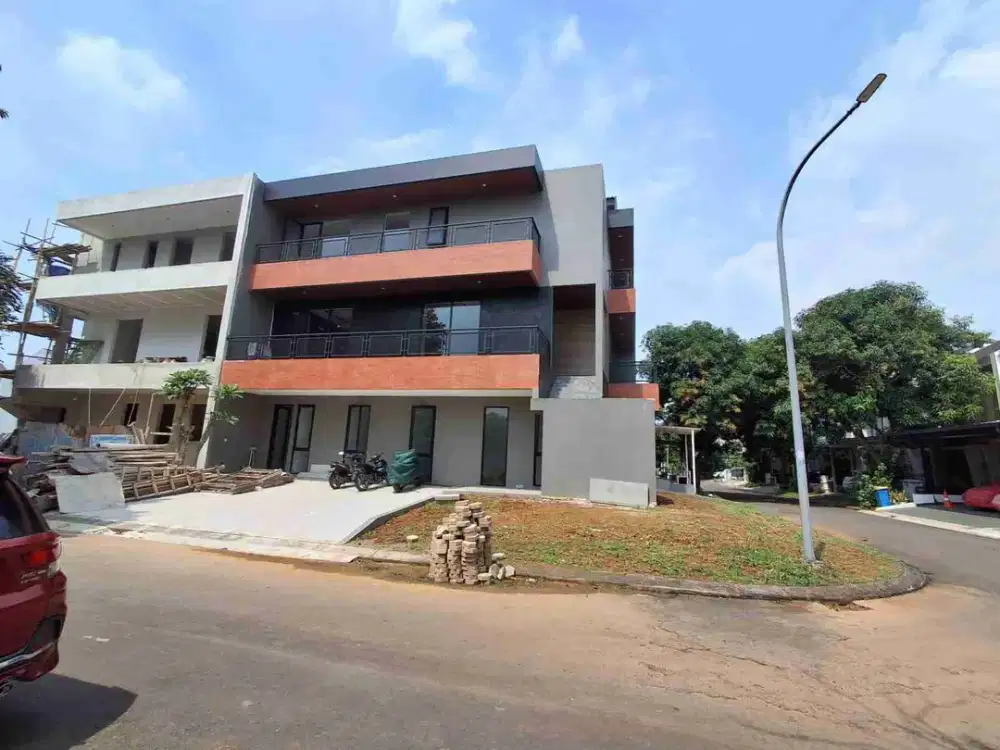 Rumah 3 Lantai Desain Mewah di Alam Sutera